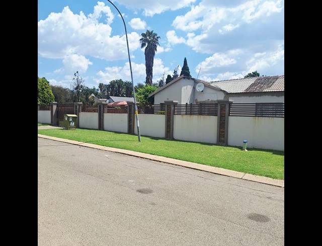 3 BEDROOM HOUSE FOR SALE IN CRESSLAWN